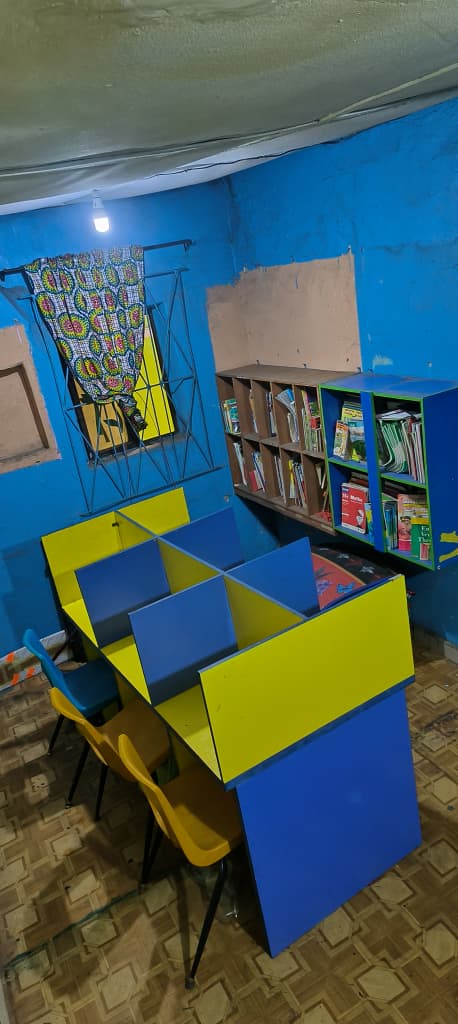 A reading and library corner with shelves of books for pupils